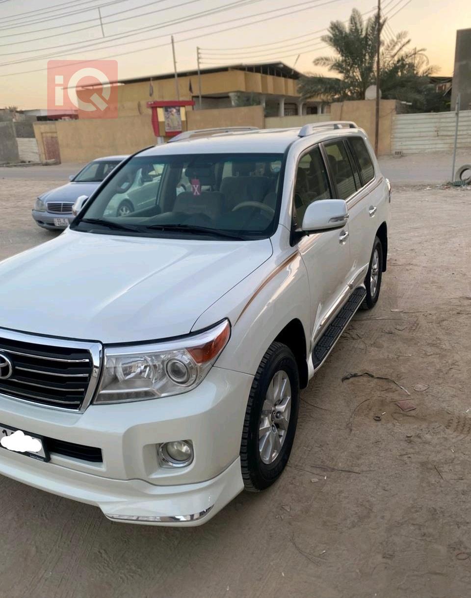 تۆیۆتا لاند کروزەر